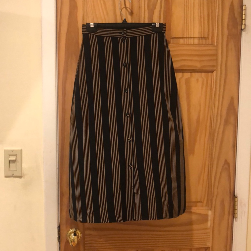 Button down Black and gold line skirt